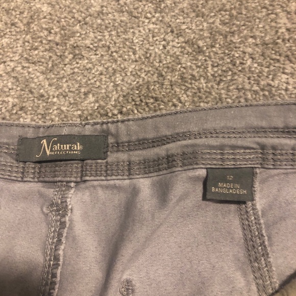 Grey shorts - Picture 4 of 4